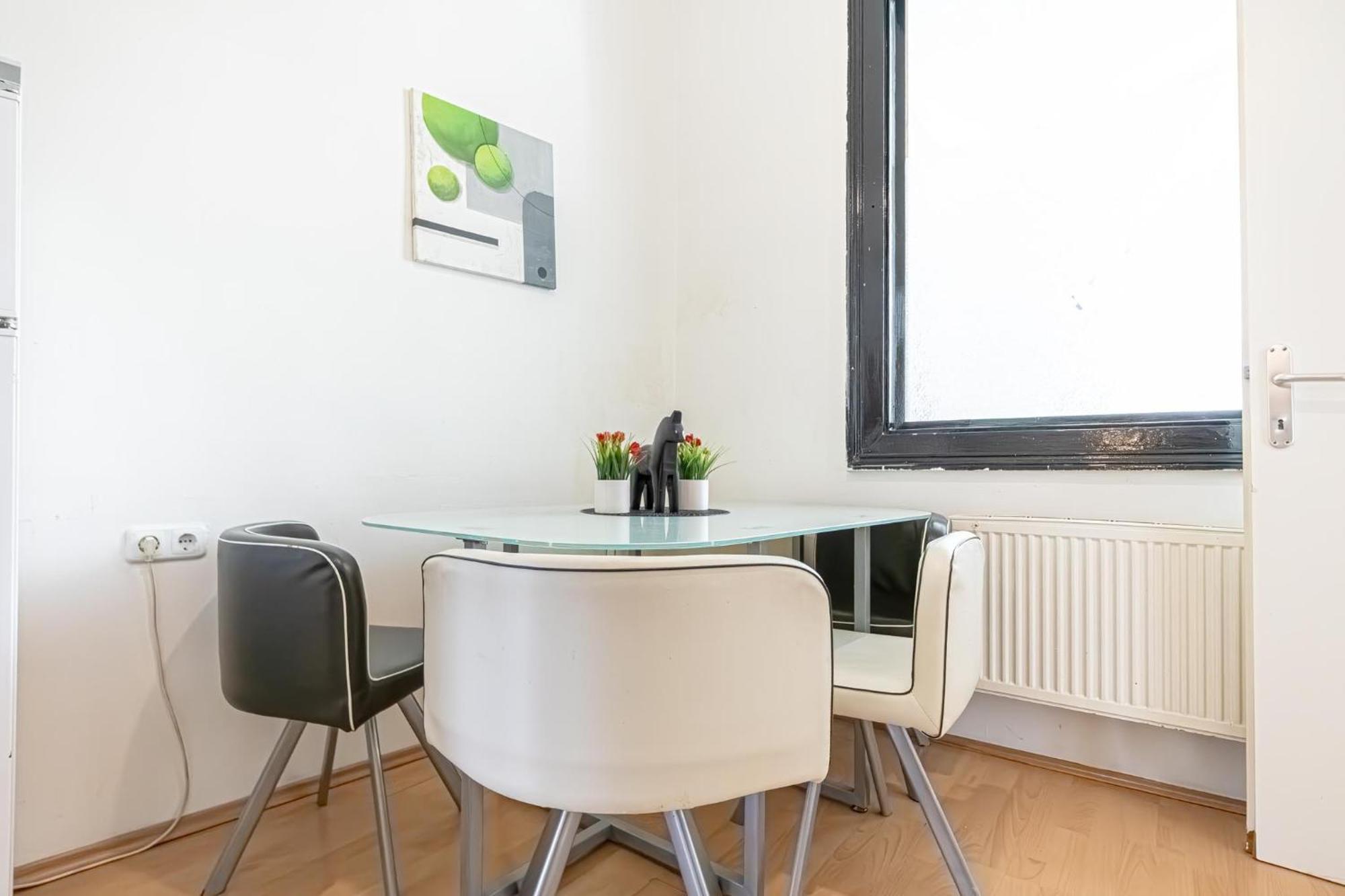Sweet 3Br Shared Apt Near Wiener Stadthalle & Central Esterno foto